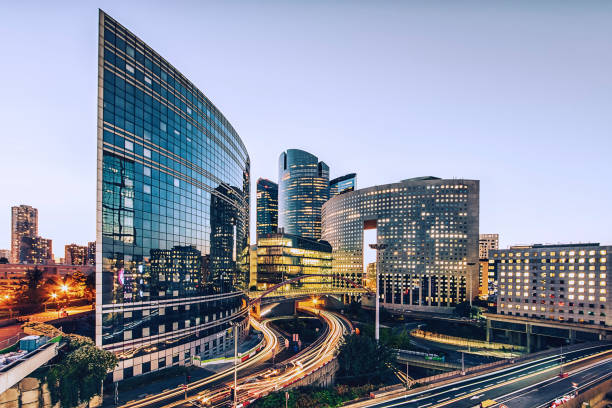 Exterior view of the Splitanglobal Vienna site at night